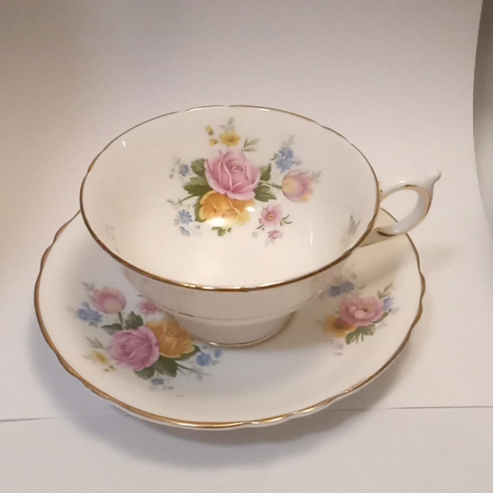 PARAGON TEACUP & SAUCER-(Vintage)